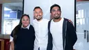 Glenn Fredly ditemui acara peluncuran singel Menanti dari duo vokalis arahannya, Bakhes featuring Tiara Degrasia, di Cilandak Town Square, Jakarta Selatan, pada Kamis (9/2/2017). (Deki Prayoga/Bintang.com)