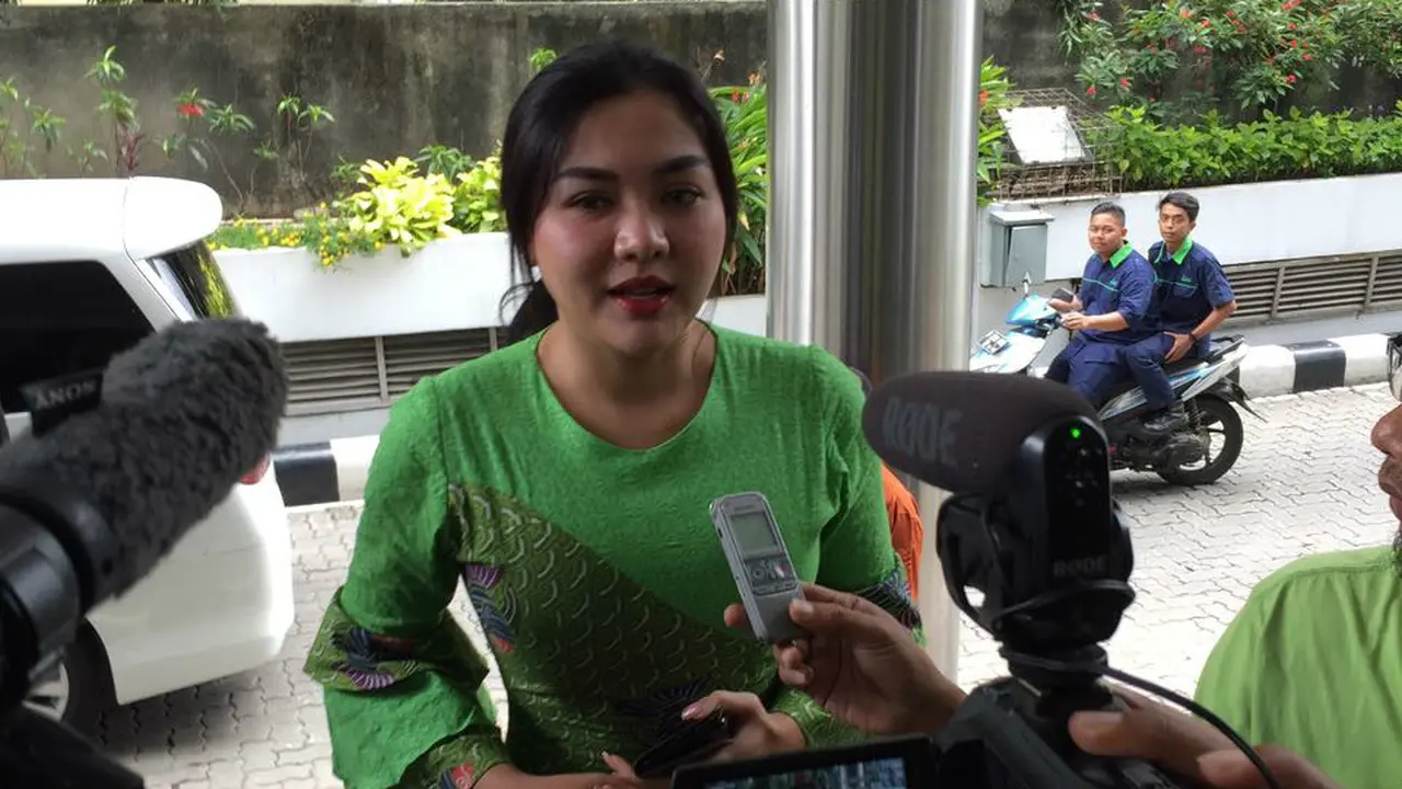 Artis Vicky Shu mendatangi Bareskrim Polri