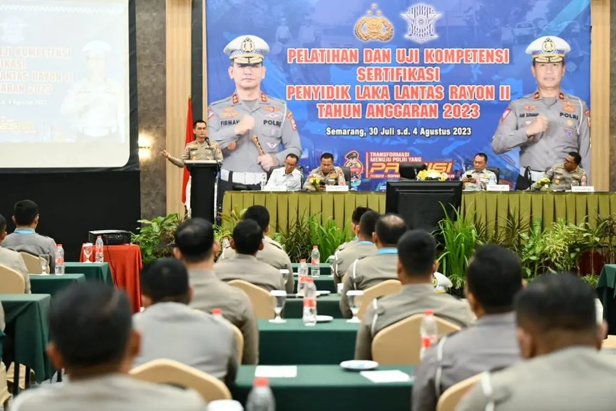 Kepala Korps Lalu Lintas (Kakorlantas) Polri Irjen Firman Shantyabudi saat membuka Pelatihan dan Uji Kompetensi Sertifikasi Penyidik Laka Lantas Rayon II T.A 2023. (Istimewa)