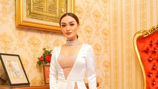 Tampilan Seksi Zaskia Gotik Saat Hadiri Resepsi Pernikahan Siti Badriah Lifestyle Liputan6 Com