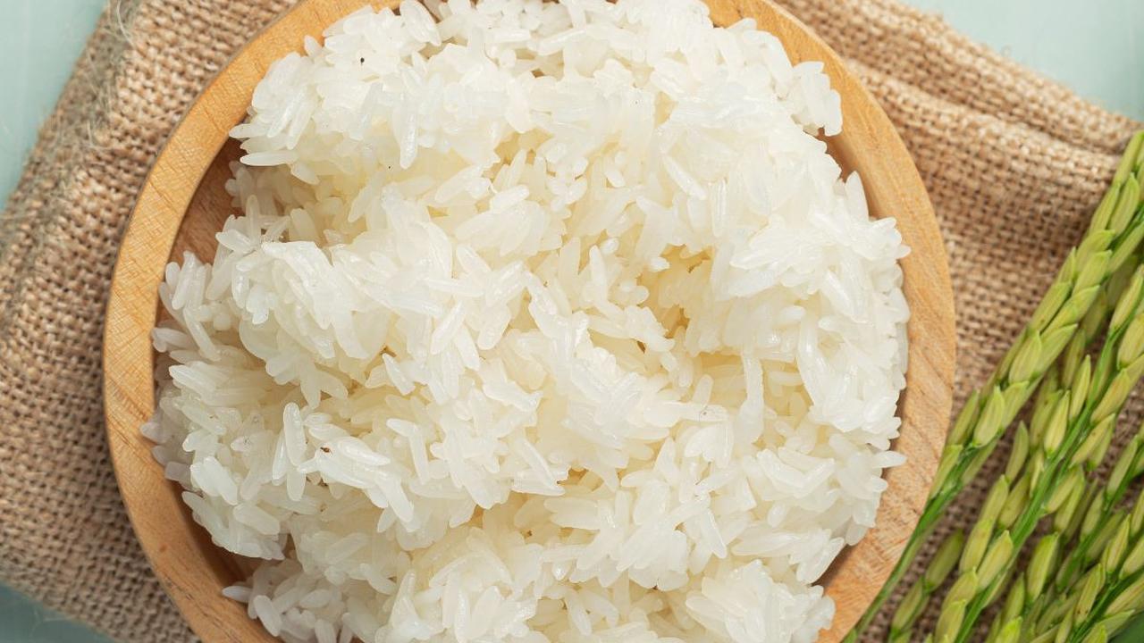 "Misteri 10 Arti Mimpi Makan Nasi: Pertanda Rezeki atau Hanya Ilusi?"