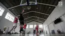 Para atlet basket putra semakin berlatih di Gor Istana Kana, Jakarta, Jumat (12/1). Latihan ini untuk mempersiapkan diri dalam menghadapi Asian Games 2018. (Liputan6.com/Faizal Fanani)