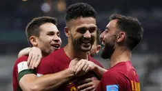 Sepanjang sejarah Piala Dunia, Portugal yang prestasi terbaiknya di ajang Piala Dunia adalah menempati posisi ketiga pada edisi 1966 di Inggris, telah banyak menghasilkan pemain-pemain terbaik sepanjang keikutsertaannya. Seperti 4 pemain berikut yang mampu mencetak hattrick dalam satu edisi Piala Dunia. Siapa saja? Berikut daftar lengkapnya. (AP/Manu Fernandez)