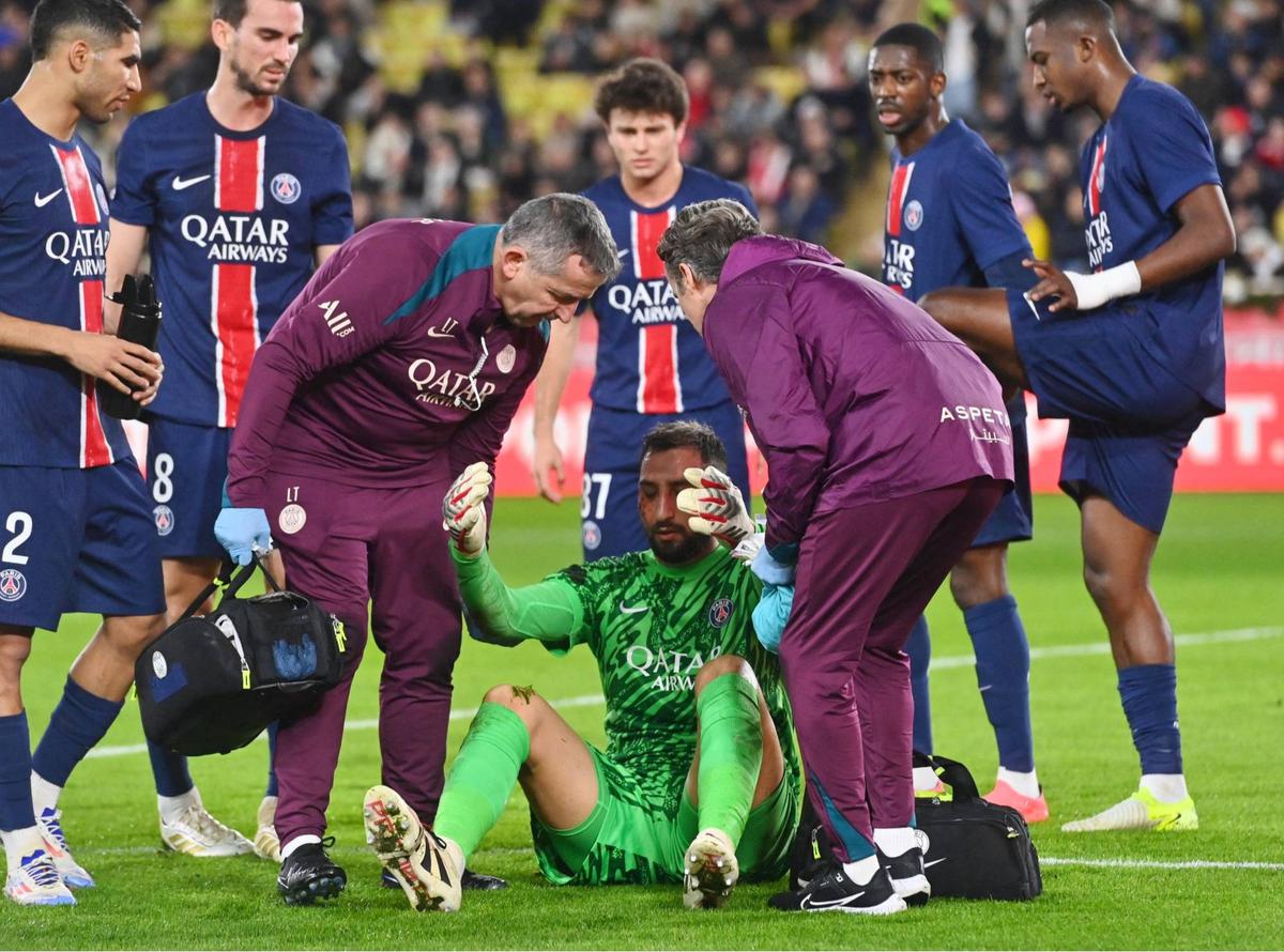 Wajah Donnarumma Berdarah-darah Usai Tendangan Horor Wilfried Singo