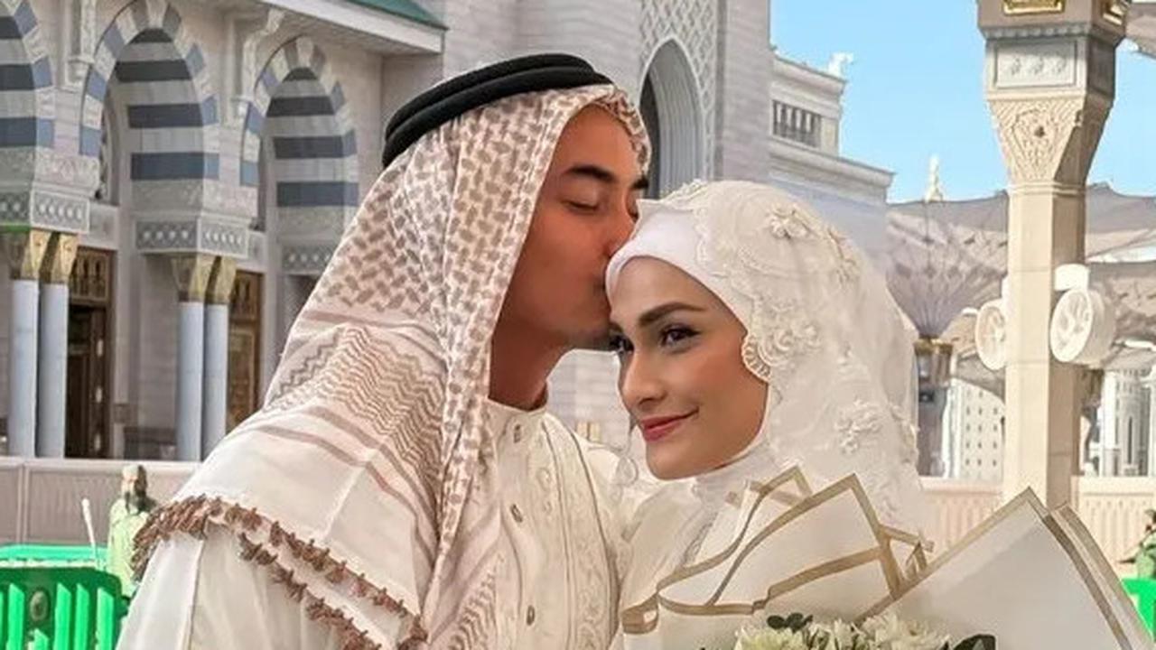 7 Momen Sakral dan Haru dari Pernikahan Zumi Zola dan Putri Zulhas di Masjid Nabawi, Maskawin Logam Mulia 13 Gram