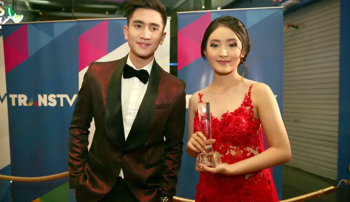 Selalu tampil mesra di berbagai kesempatan, sampai saat ini belum juga diketahui hubunga Verrell dan Natasha Wilona hingga saat ini. Terlebih dengan adanya video ciuman Verrell dengan Nadine Waworuntu. (Nurwahyunan/Bintang.com)