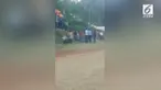 Sebuah acara motor cross mendadak ricuh, lantaran seorang warga yang protes dipukuli panitia.