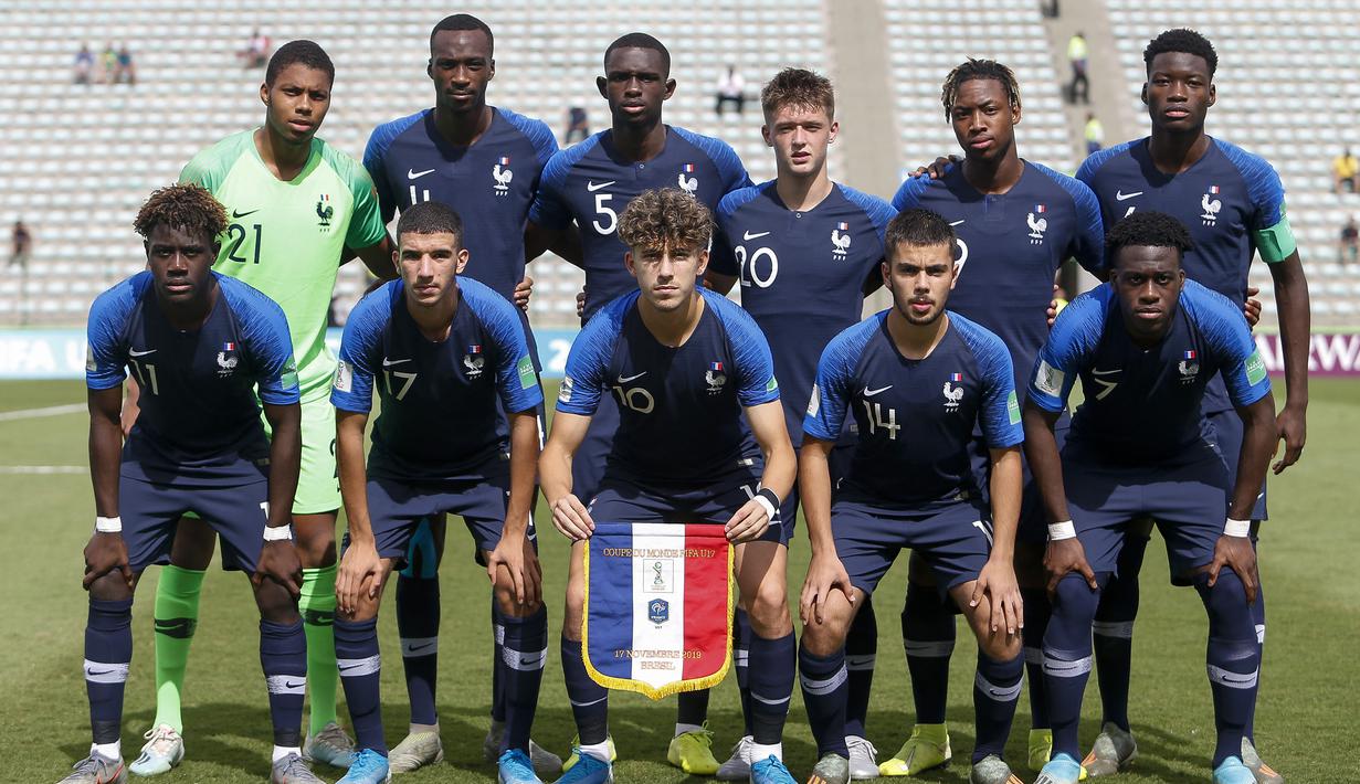 Timnas Prancis U-17 berfoto sebelum menghadapi Belanda pada laga perebutan tempat ketiga Piala Dunia U-17 2019 Brasil di Bezerrao Stadium, Brasil (17/11/2019). Prancis tercatat baru satu kali meraih trofi juara Piala Dunia U-17, yaitu pada 2001 di Trinidad Tobago dengan mengalahkan Nigeria 3-0 di partai final. (AFP/Miguel Schincariol)