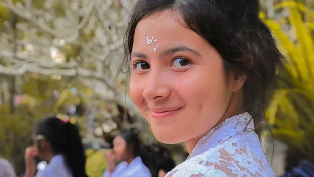 6 Potret Bulan Sutena, Remaja yang Disebut Mirip Sandrinna Michelle