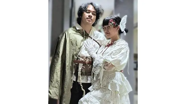 5 Potret Gaya Unik Anak Nicky Astria di Resepsi Pernikahannya, Pakai Kostum ala Era Abad Pertengahan