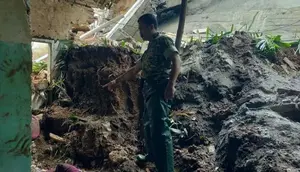 Longsor Lumajang Renggut Nyawa Ayah dan Anak