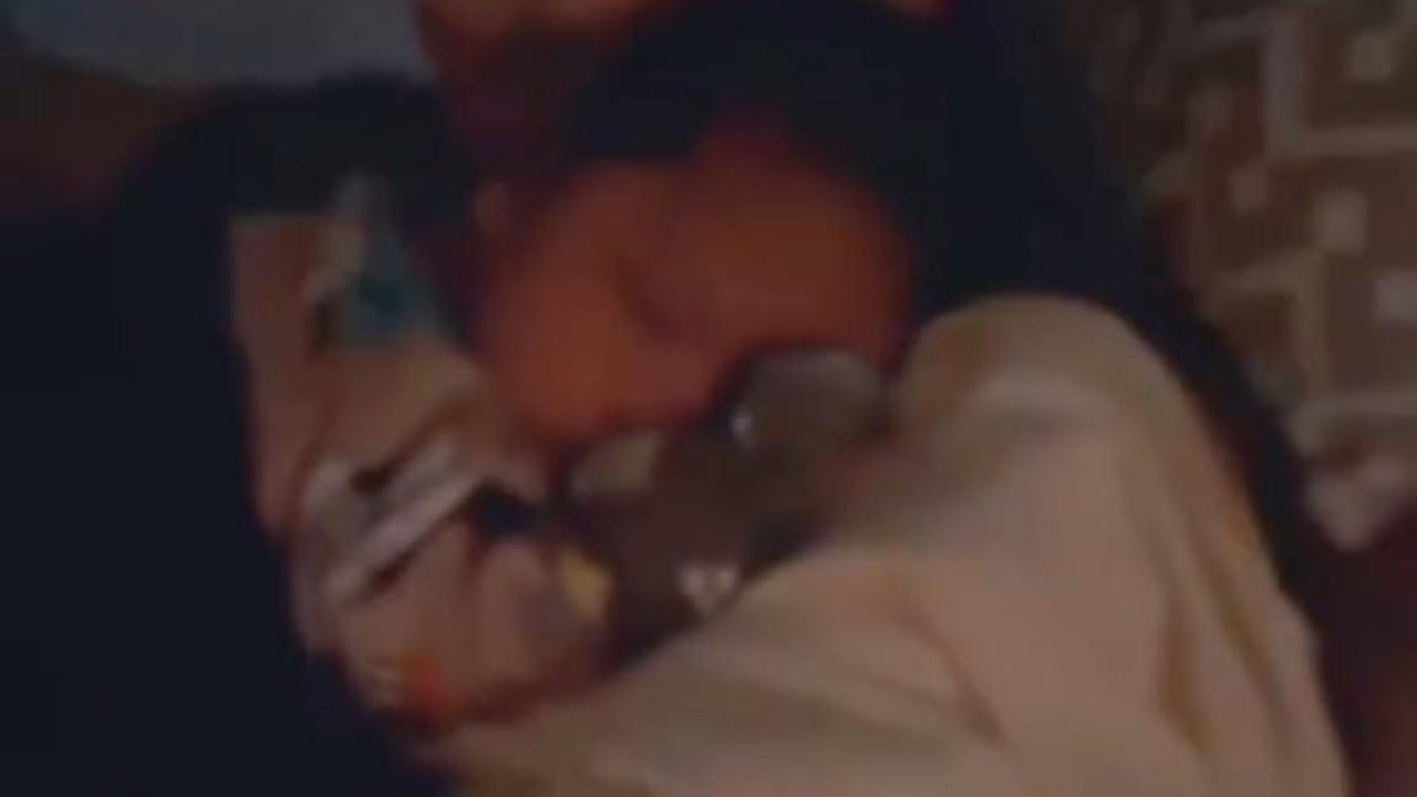 Kini Punya Bayi, 7 Potret Jennifer Jill dan Ajun Perwira yang Tengah Bahagia - Begadang saat Anak Terbangun