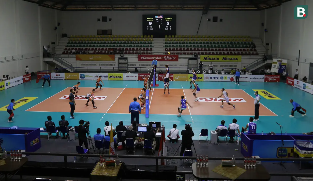 Suasana pertandingan Bogor LavAni saat melawan Jakarta BNI 46 pada laga seri pertama final four PLN Mobile Proliga 2022 di Padepokan Bola Voli Sentul, Jumat (11/3/2022). Bogor LavAni menang 3-0 dengan skor 25-19, 25-13, 25-11. (Bola.com/M Iqbal Ichsan)