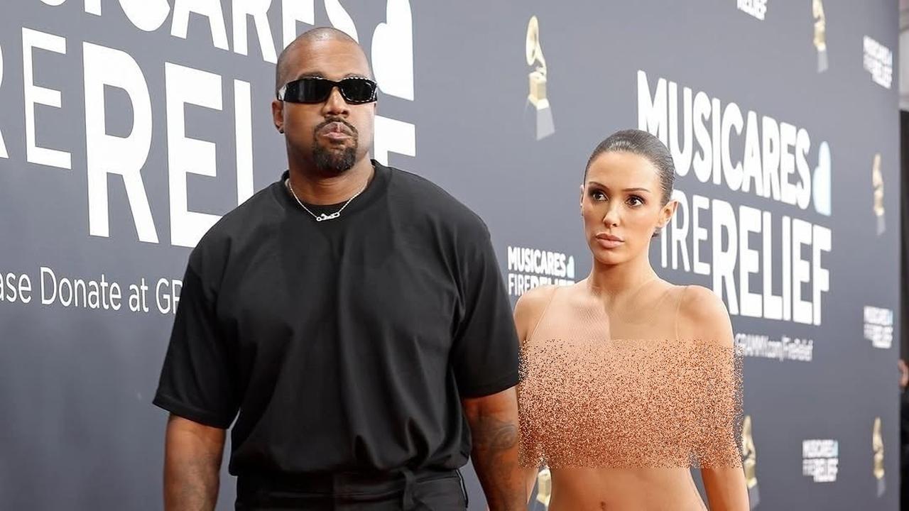Kanye West Bianca Censori di Grammy Awards 2025
