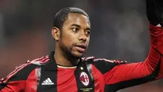 Selebrasi striker AC Milan asal Brasil, Robinho, seusai mencetak gol ketiga bagi timnya di laga 16 besar Coppa Italia melawan Bari di San Siro Stadium, 20 Januari 2011. Milan unggul 3-0. AFP PHOTO / OLIVIER MORIN 