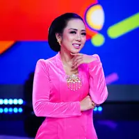 Menurut rencana cafe itu akan dikelola oleh anaknya yang telah lulus SMA dan enggan kuliah. [Foto: Instagram/showimah]