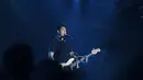 Band di dalam film Yowis Ben tak hanya tampil di film saja. Band tersebut di kehidupan nyata juga tampil di berbagai kota. (Liputan6.com/IG/@moektito)