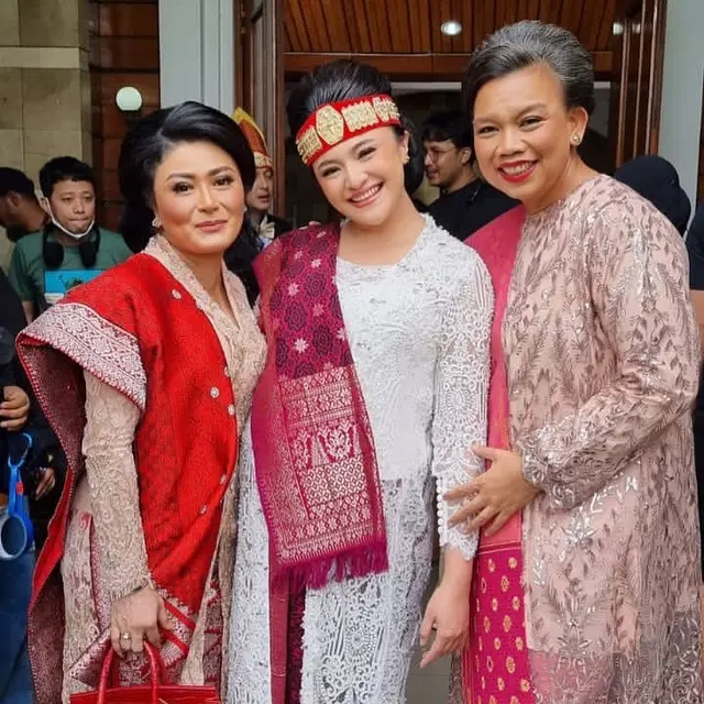 Inspirasi Baju Brokat ala Marshanda