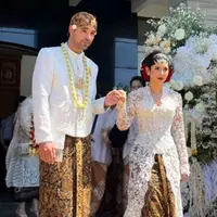 Nadine Kaiser, putri dari mantan Menteri Kelautan dan Perikanan, Susi Pudjiastuti resmi menikah dengan kekasihnya Geoffrey Meyssonnier. [Foto: Instagram/nadiepascale]