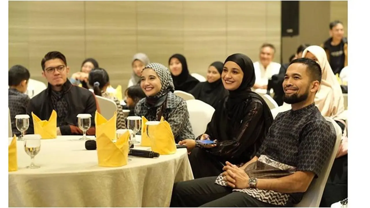 7 Momen Zaskia dan Shireen Sungkar Buka Bersama dengan Karyawan, Kompak Banget