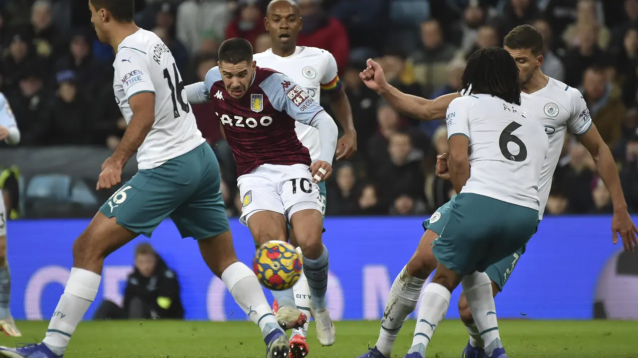 Manchester City Bungkam Aston Villa 2-1
