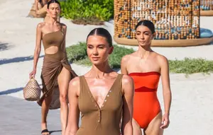 Para model yang memeragakan pakaian renang karya Yasmina Qanzal di Red Sea Fashion Week pada Jumat, 17 Mei 2023. (dok. X @CensoredMen/https://x.com/CensoredMen/status/1791842274655007089/Rusmia Nely)