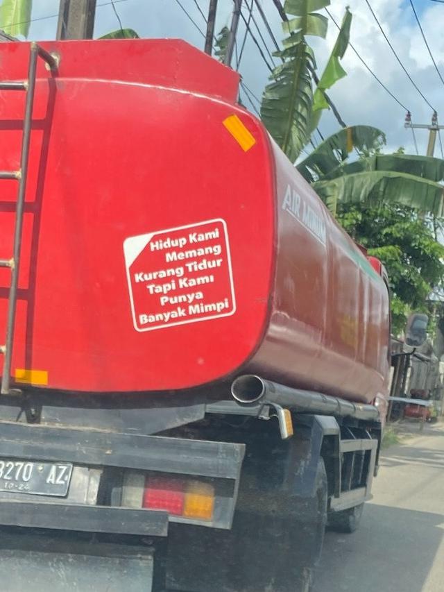 6 Tulisan Lucu di Kendaraan Ini Bikin Ketawa, Kocak Banget