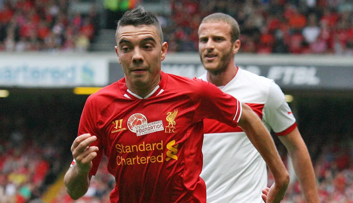 Ketajaman Iago Aspas di Celta Vigo tak mampu berlanjut saat membela Liverpool. Ia bahkan tak mampu membuat satupun gol di Liga Inggris saat berseraga The Reds. Sempat dipinjamkan ke Sevilla, Aspas akhirnya memilih kembali ke Celta Vigo. Sejak saat itu, perlahan kariernya mulai membaik. Penyerang asal Spanyol tersebut mencatatkan 121 gol dari 235 pertandingan. Ia juga sukses meraih 4 Zarra Trofi yang merupakan penghargaan bagi pemain lokal tertajam di LaLiga. (AFP/Lindsey Parnaby)