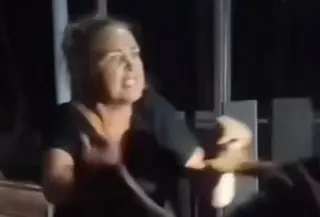 Seorang WNA asal Selandia Baru berinisial ML melakukan protes terhadap aktvitas tadarus Al Quran menggunakan pengeras suara di musala Gili Trawangan. (Foto: Tangkapan Layar Sosmed)