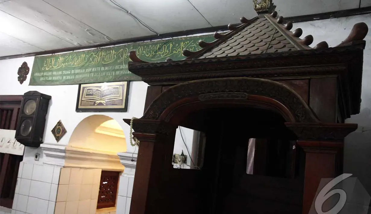 Lokasi Langgar Tinggi Pekojan berjarak hanya sekitar 160 meter dari Masjid Jami AnNawier, arah ke Timur, memunggungi Kali Angke, Jakarta, Sabtu (12/7/2014) (Liputan6.com/Faizal Fanani)