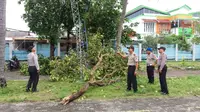 Puting beliung hantam pemukiman warga di Pulau Tidung, Kepulauan Seribu (Liputan6.com/Moh. Harunsyah)