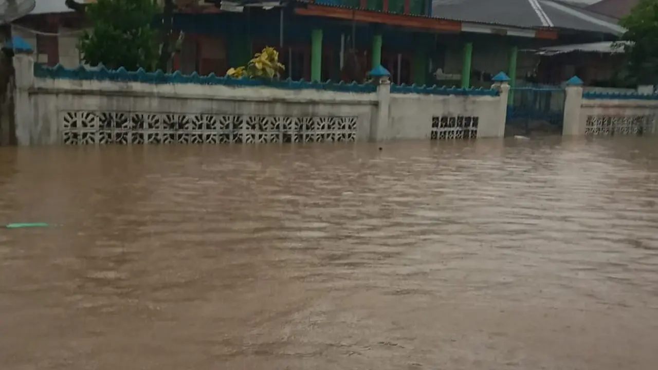 Banjir melanda Kota Padang, Jumat (11/11/2022). (Liputan6.com/ ist)