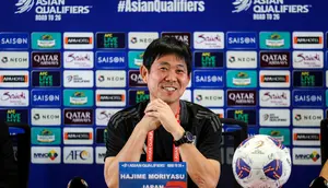 Pelatih Timnas Jepang Terciduk Ajak Harry Kane Selfie Bareng: Setelah Foto, Wajahnya Langsung Berseri-seri!