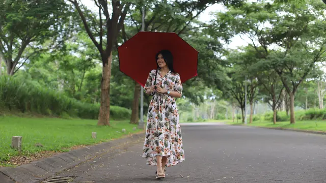 wanita november tampak berkelas