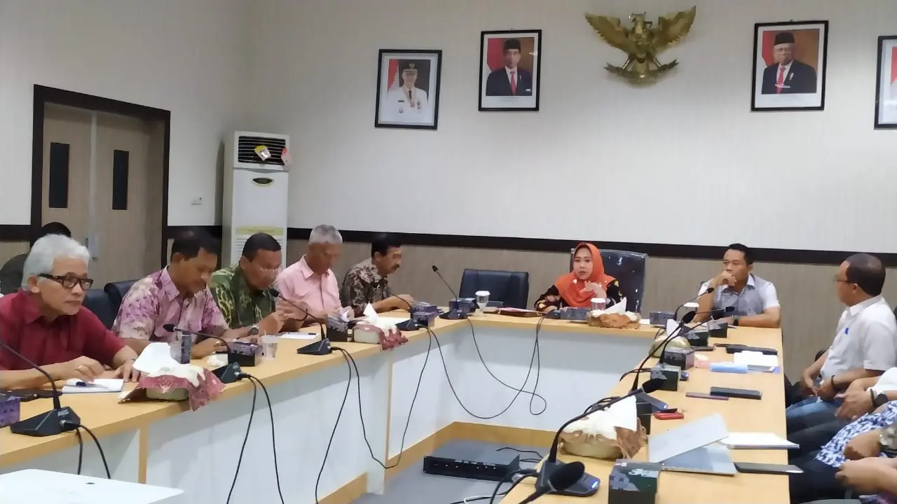 Pemkab Purbalingga gelar rapat pencegahan Covid-19, Minggu, 15 Maret 2020. (Dok. Humas Purbalingga/Liputan6.com/Galoeh Widura)