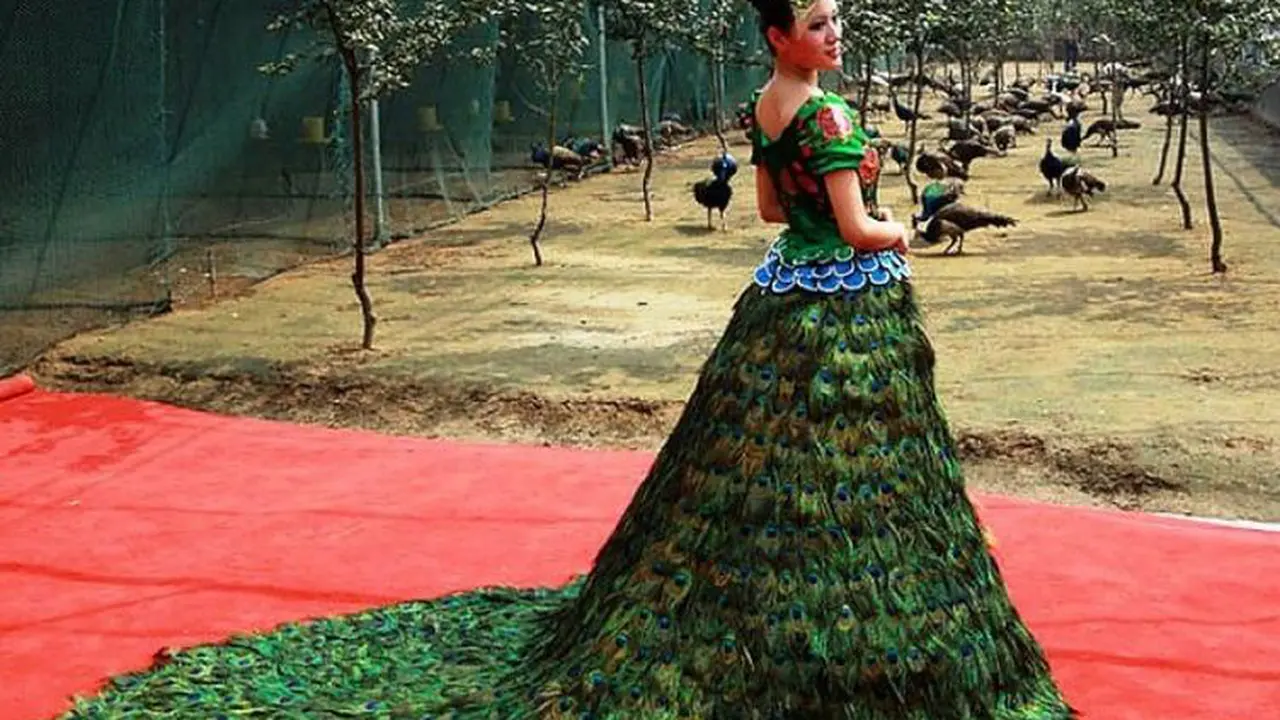 Gaun Merak rancangan Vera Wang