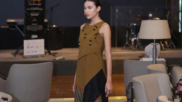 Selebrasi 11 Tahun Amanda Hartanto Batik Lewat Keindahan Lurik di Koleksi Cascade