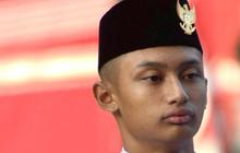8 Foto Dhofin, Anak Ibnu Jamil, Melaksanakan Tugas Sebagai Anggota Paskibraka: Ekspresi Sukacita dalam Sujud Syukur Usai Menurunkan Bendera