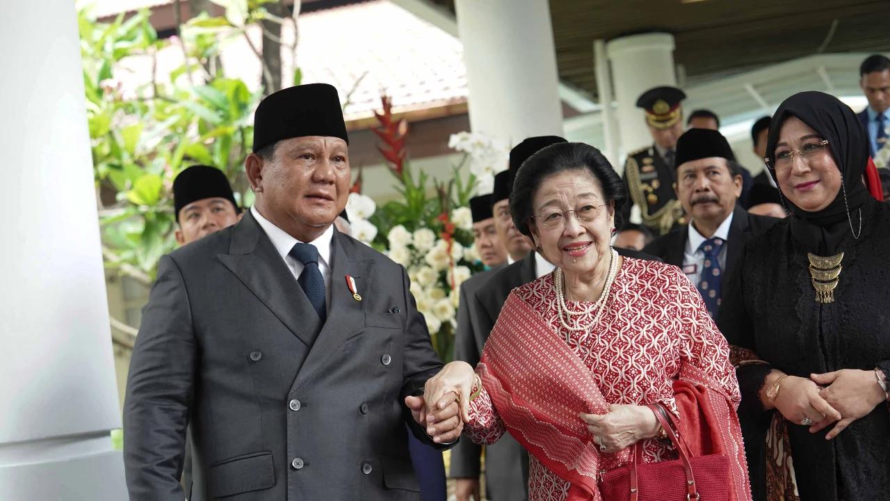 FOTO: Momen Kebersamaan Prabowo dan Megawati saat Upacara Hari Lahir Pancasila