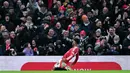 Amad Diallo keluar sebagai penyelamat sekaligus pahlawan setelah berhasil membawa Manchester United (MU) comeback atas Southampton dengan skor 3-1 dalam laga pekan 21 Premier League di Old Trafford, Jumat (17/1/2025). (AFP/Oli Scarff)