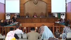 Suasana sidang praperadilan yang diajukan Johan Khan di Pengadilan Negeri Jakarta Selatan, Senin (28/8). Johan menggugat surat perintah penghentian penyidikan (SP3) kasus dugaan penistaan agama yang menjerat Ade Armando. (Liputan6.com/Immanuel Antonius)