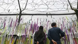 Militer Korea Selatan mengatakan pada tanggal 14 Oktober bahwa mereka “sepenuhnya siap” untuk merespons setelah Korea Utara memerintahkan pasukan di perbatasan untuk bersiap-siap menembak dalam perselisihan yang meningkat terkait penerbangan pesawat tak berawak ke Pyongyang. (JUNG YEON-JE/AFP)