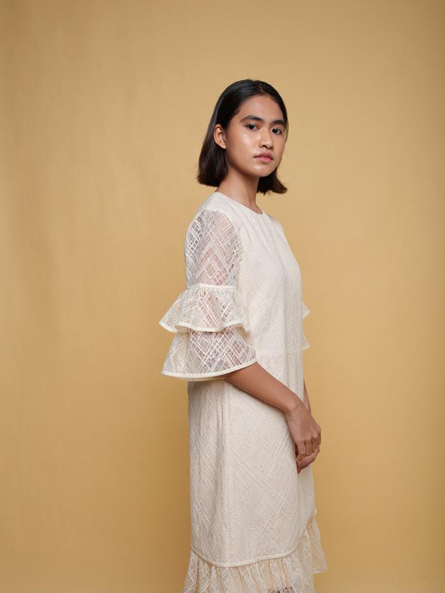 8 Pilihan Dress Brokat dengan Aksen Ruffle Terbaik 2025, Cocok untuk ...