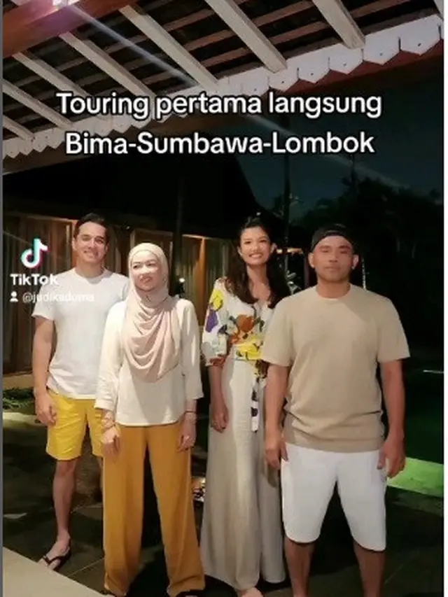 Judika dan Duma Riris touring di NTB bareng Rionaldo Stokhorst serta istri (Foto: instagram duma.riris)