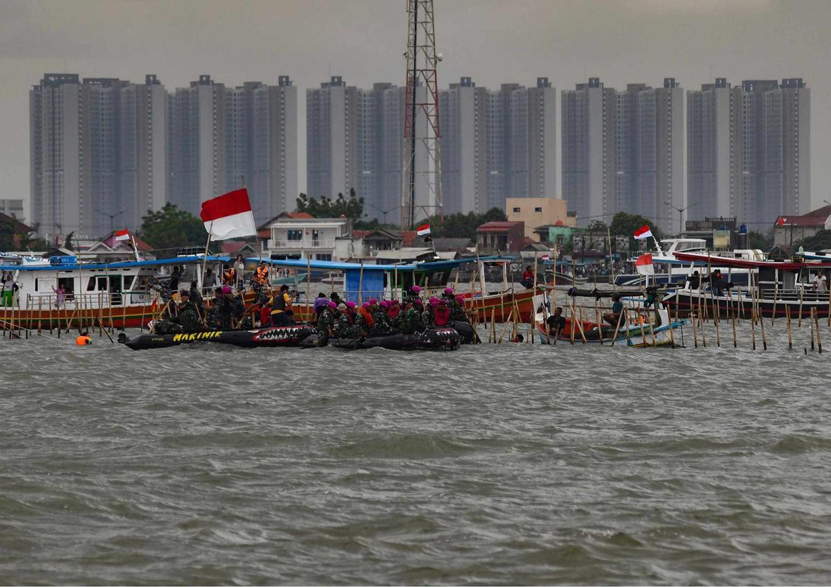 Aksi Ribuan Pasukan TNI AL dan Nelayan Bersatu Bongkar Pagar Laut Misterius di Tangerang