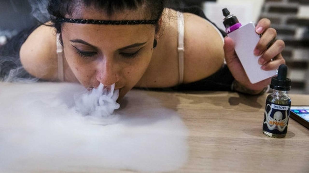 Mencoba e-rokok aneka rasa di Toko Henley Vaporium