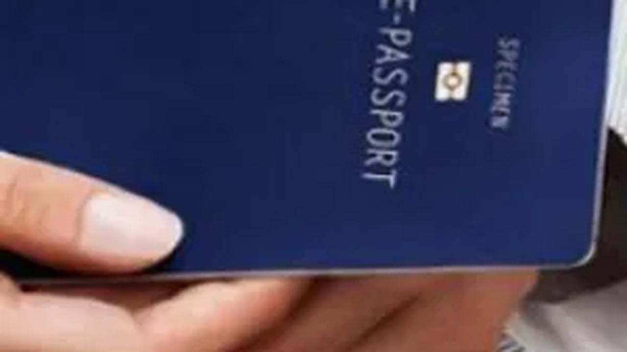 "Buat yang sudah pada punya paspor, selamat karena 34 juta data paspor baru saja dibocorkan dan diperjualbelikan," tulis Teguh dalam cuitannya di akun @secgron.