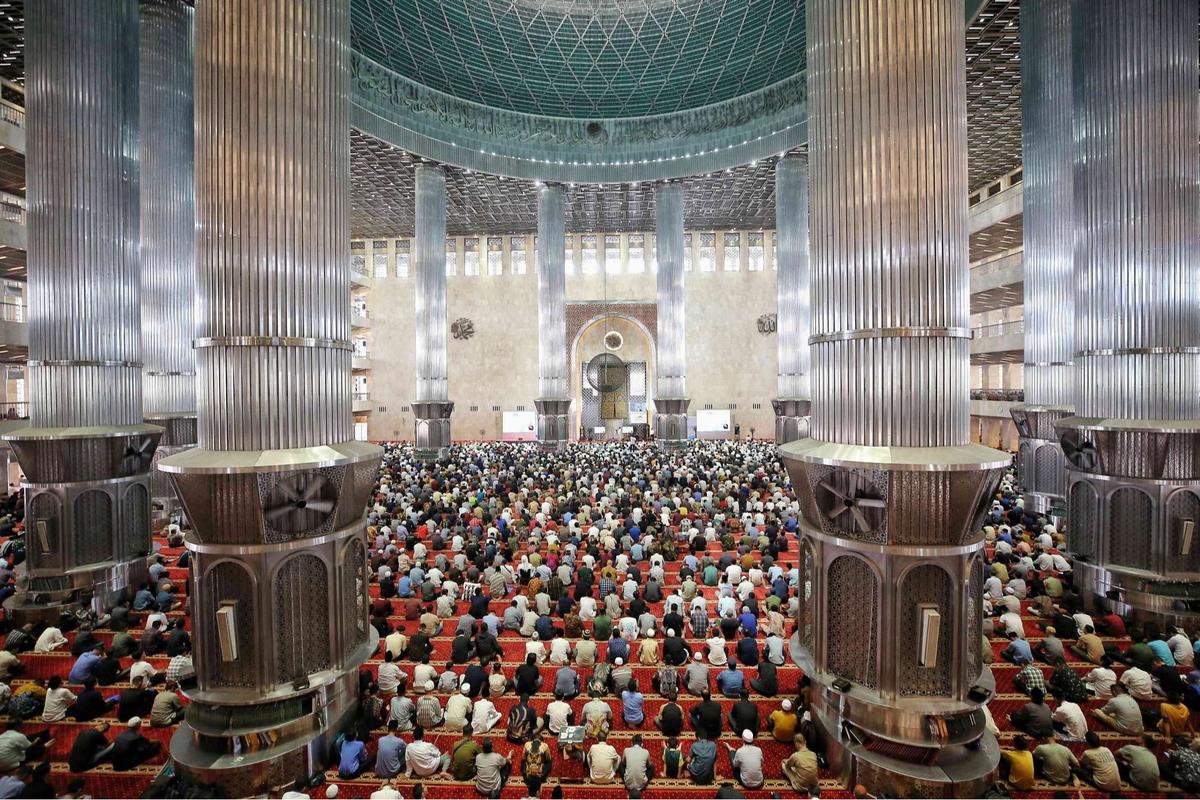 Salat Jumat pertama Ramadan 1446 Hijriah di Masjid Istiqlal