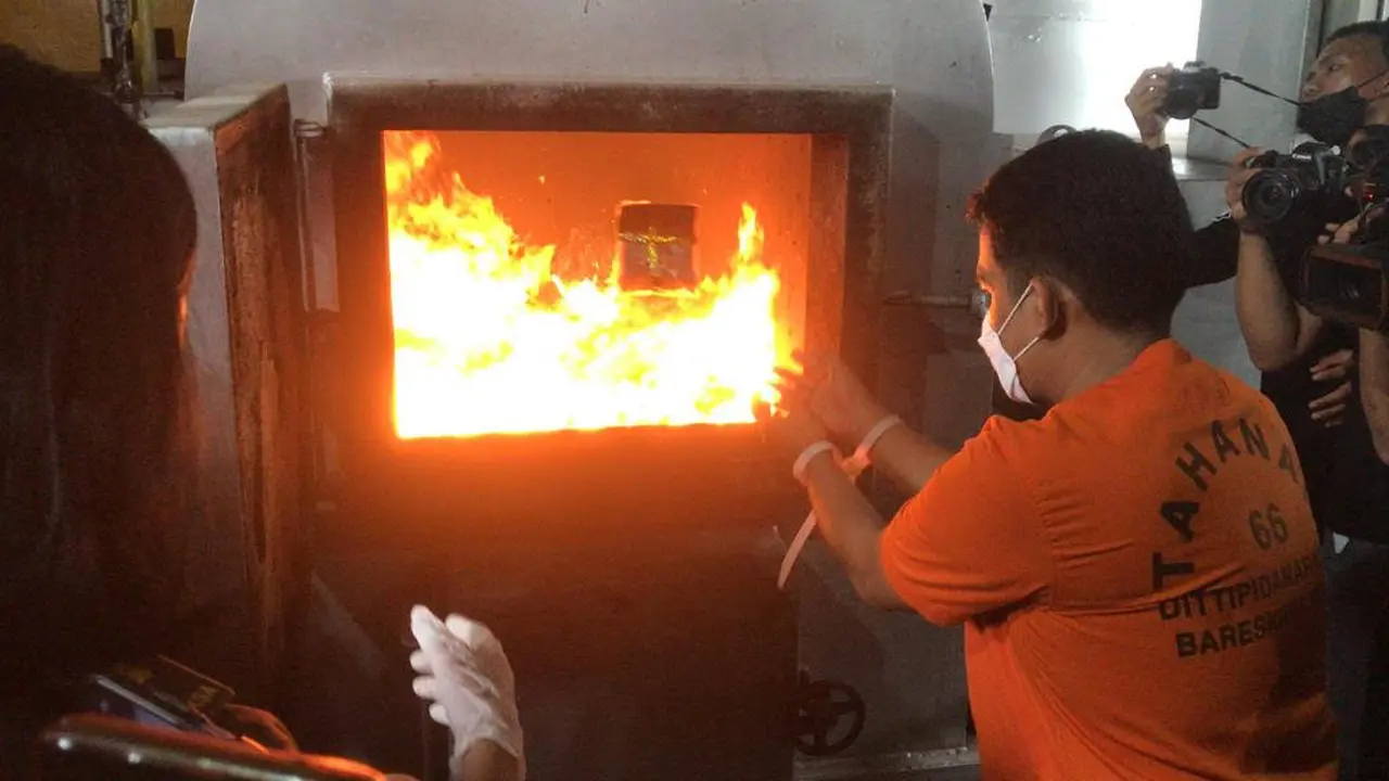 Pemusnahan barang bukti narkoba jenis sabu.