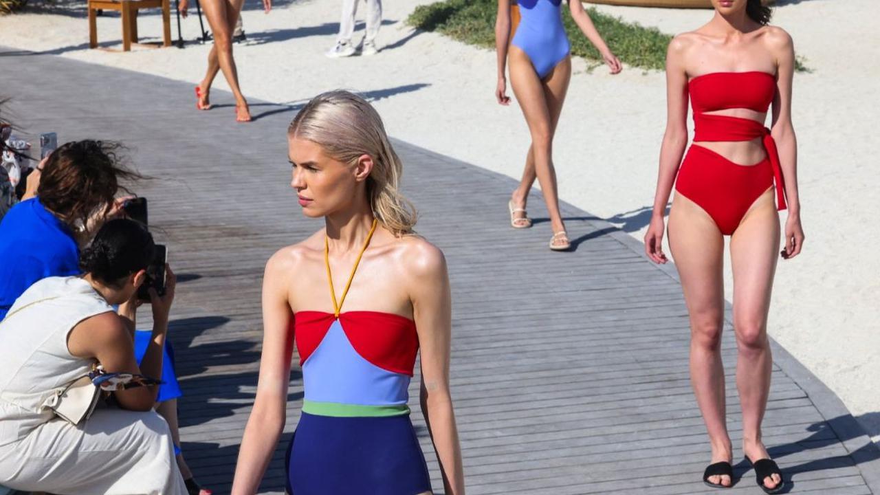 Untuk kali pertama dalam sejarah, Arab Saudi menggelar peragaan busana atau  fashion show pakaian renang, pada Jumat (17/5/2024). Ini menjadi sebuah langkah besar bagi negara yang satu dekade lalu&nbsp;mengharuskan perempuan memakai jubah abaya untuk menu